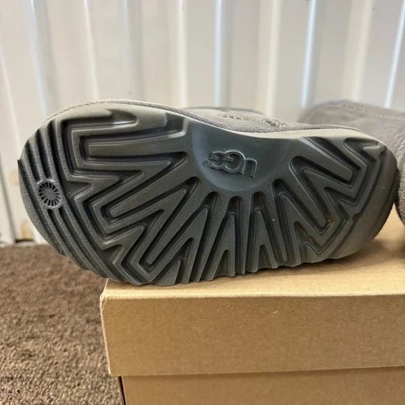 Kids Uggs T Classic II Grey Size 9 - Picture 5 of 8